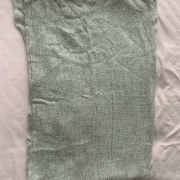 Exclusive Cashmere Scarf - Picture 2 of 4